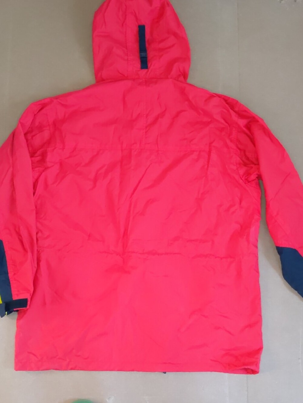 Marlboro Hooded Windbreaker Jacket in Red XL - Picture 2 of 16